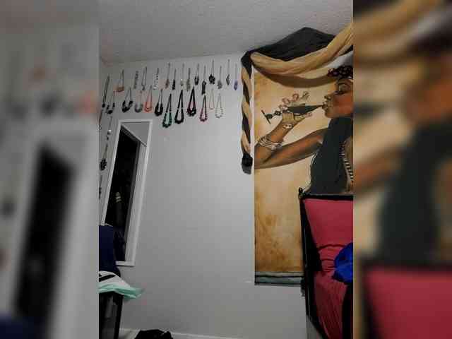 QueenAnitaDix webcam