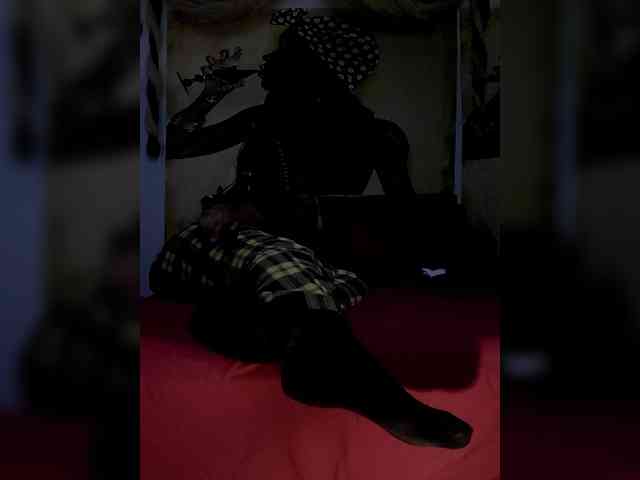 QueenAnitaDix webcam