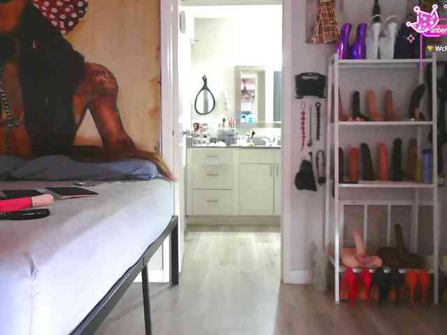 QueenAnitaDix webcam