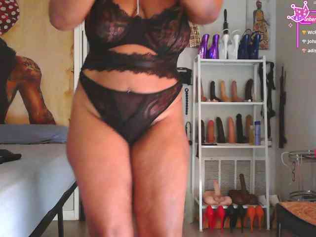 QueenAnitaDix webcam