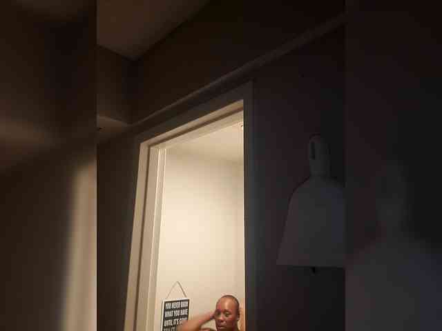 QueenAnitaDix webcam