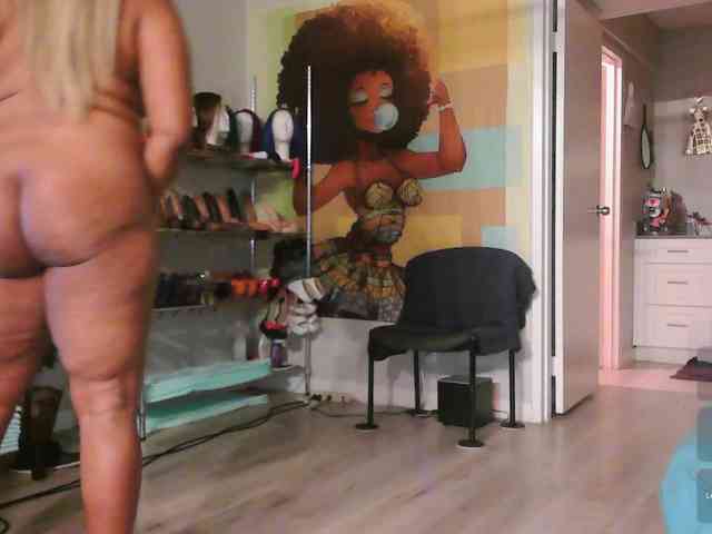 QueenAnitaDix