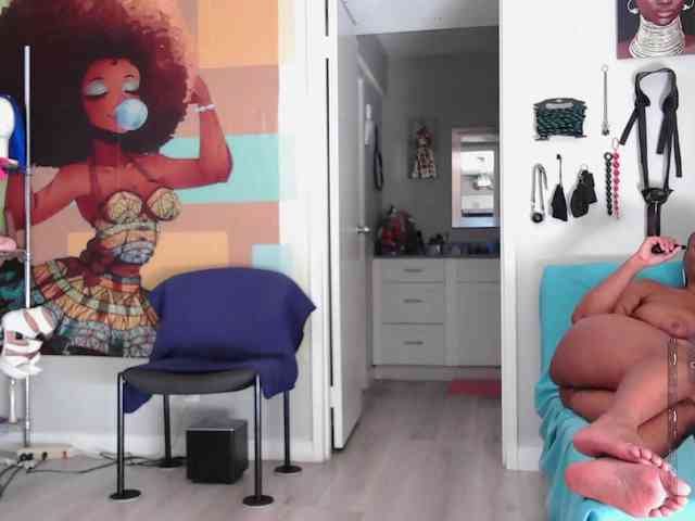 QueenAnitaDix webcam