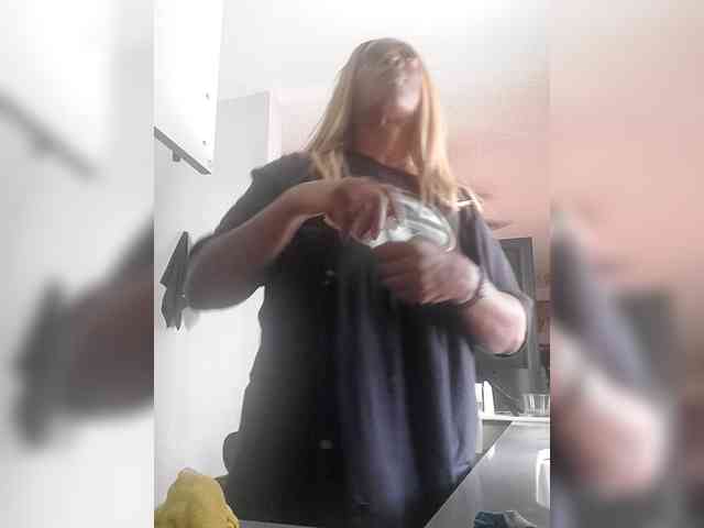 QueenAnitaDix webcam