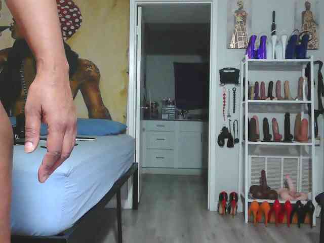 QueenAnitaDix webcam