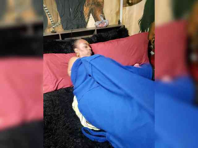 QueenAnitaDix webcam