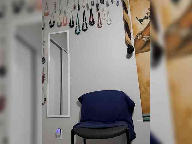 QueenAnitaDix webcam