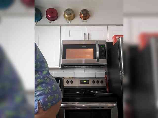 QueenAnitaDix webcam