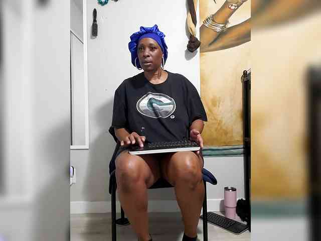 QueenAnitaDix webcam