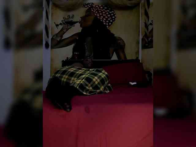 QueenAnitaDix webcam