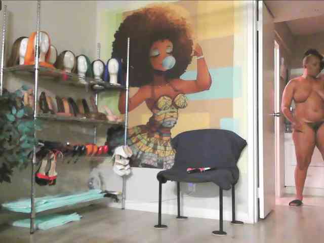 QueenAnitaDix Live Webcam on BongaCams