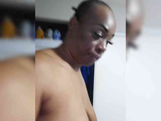 QueenAnitaDix webcam