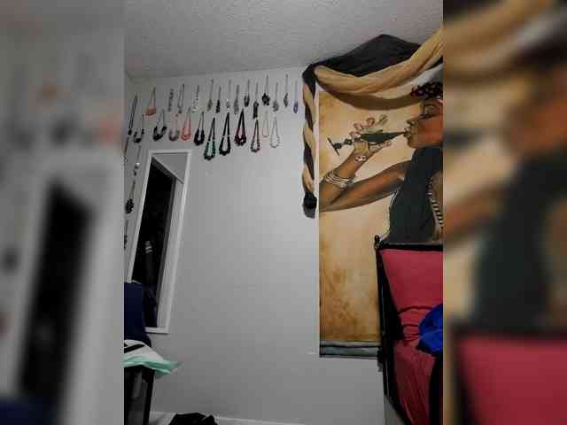 QueenAnitaDix webcam