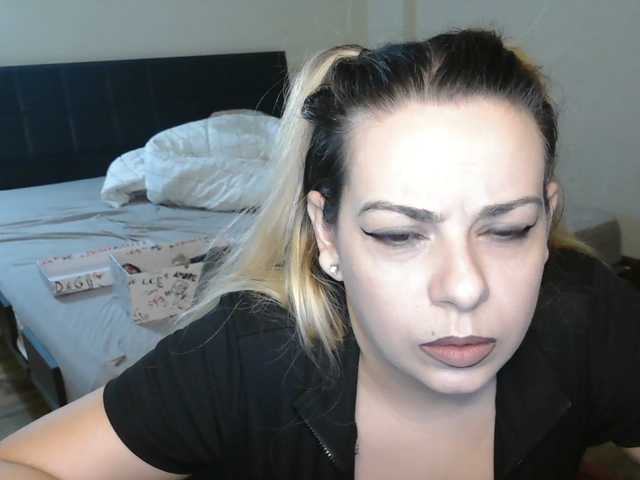 GiuliaHotXXX1 webcam