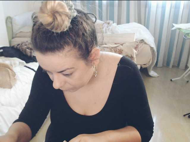 GiuliaHotXXX1's BongaCams show and profile