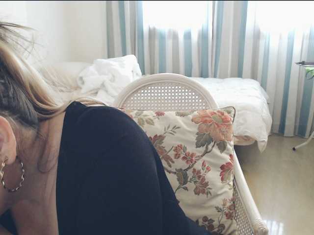 GiuliaHotXXX1's BongaCams show and profile