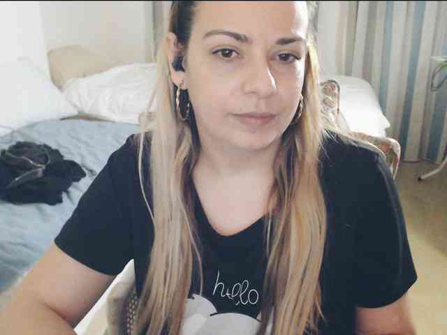 GiuliaHotXXX1 Live Webcam on BongaCams