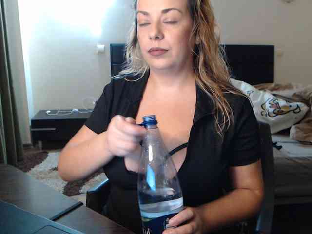 GiuliaHotXXX1 webcam
