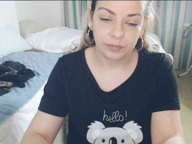 GiuliaHotXXX1 webcam