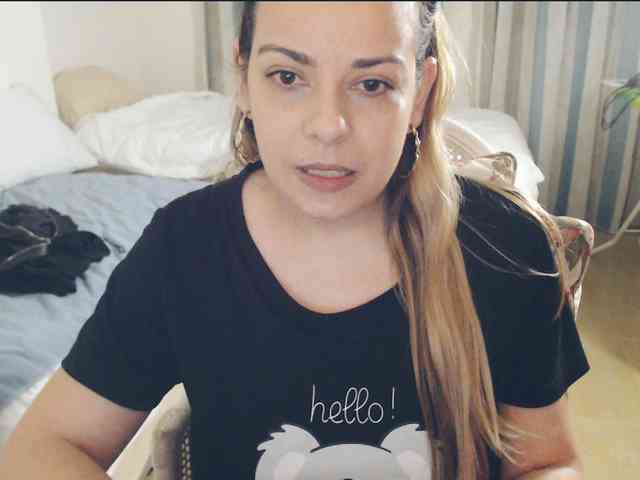 GiuliaHotXXX1 webcam