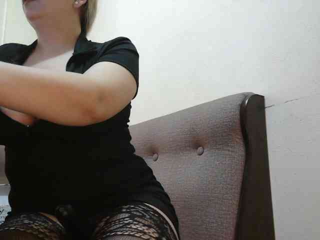 GiuliaHotXXX1 webcam