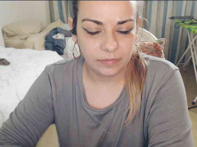 GiuliaHotXXX1 webcam