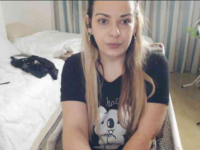 GiuliaHotXXX1 webcam