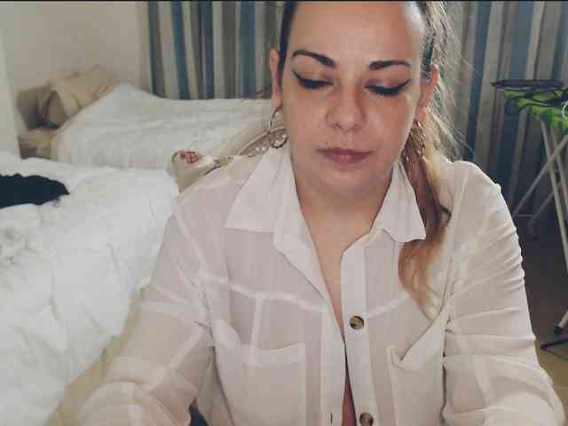 GiuliaHotXXX1 webcam