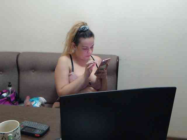 GiuliaHotXXX1 webcam