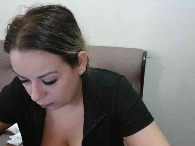 GiuliaHotXXX1 webcam