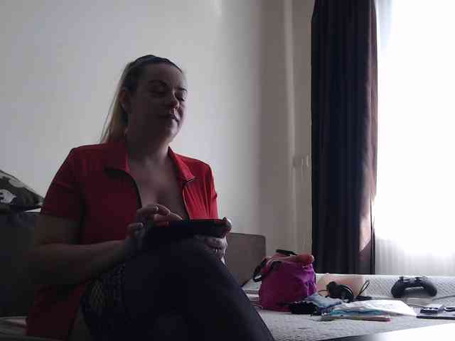 GiuliaHotXXX1 webcam