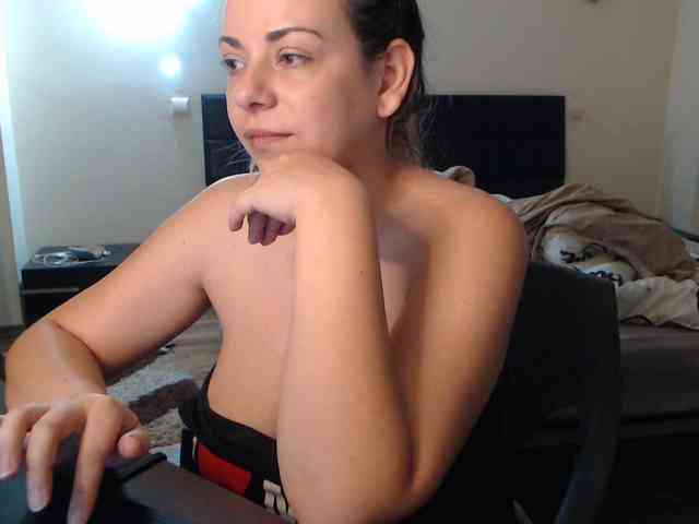 GiuliaHotXXX1 webcam