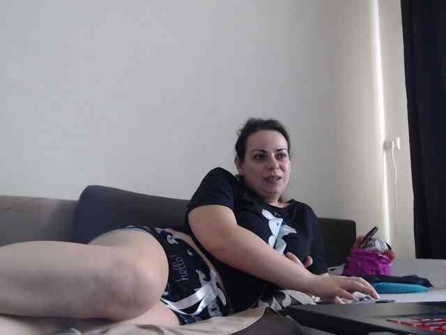 GiuliaHotXXX1 webcam