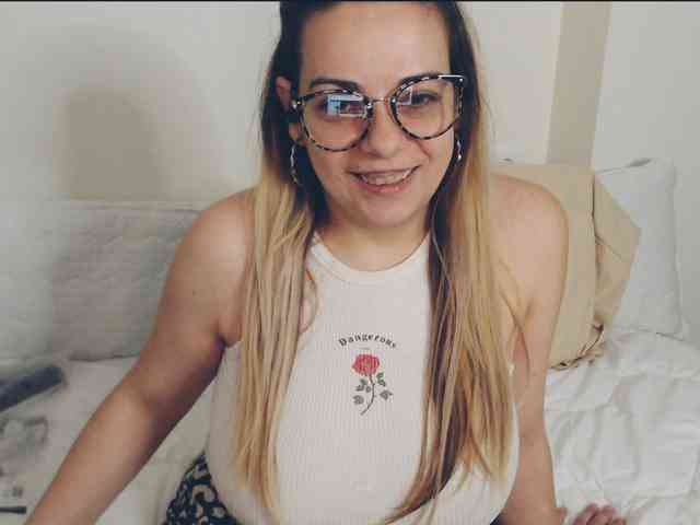 GiuliaHotXXX1 webcam