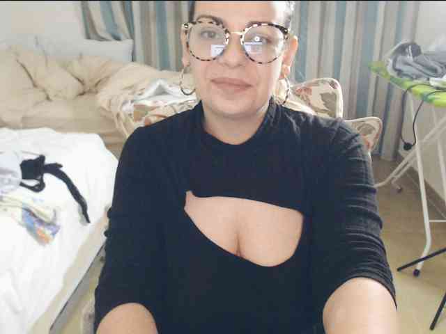 GiuliaHotXXX1 webcam