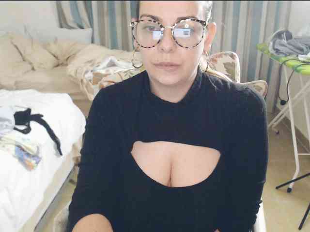 GiuliaHotXXX1 webcam