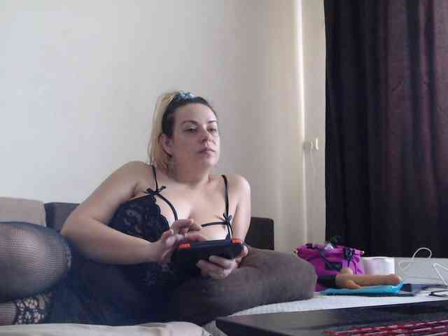 GiuliaHotXXX1 webcam