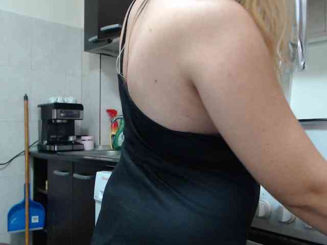 GiuliaHotXXX1 webcam
