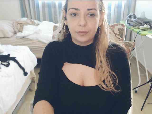 GiuliaHotXXX1 webcam