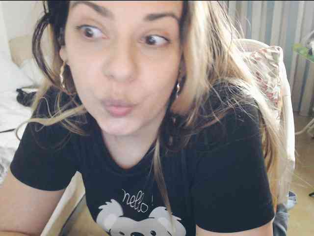 GiuliaHotXXX1 webcam