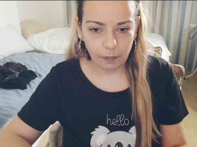 GiuliaHotXXX1 webcam