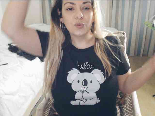 GiuliaHotXXX1 webcam