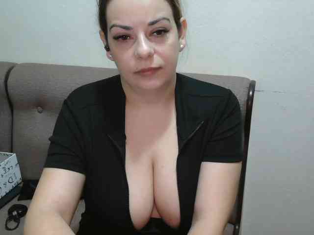 GiuliaHotXXX1 webcam