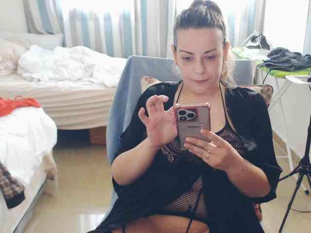 GiuliaHotXXX1 webcam