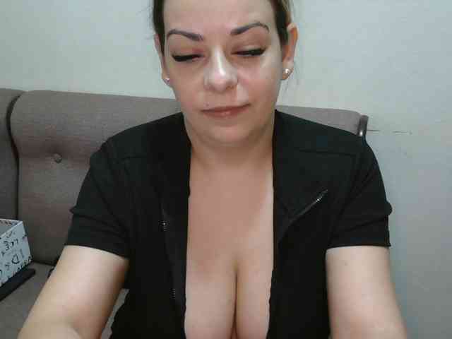 GiuliaHotXXX1 webcam