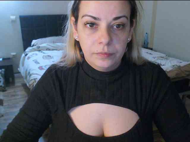 GiuliaHotXXX1 webcam