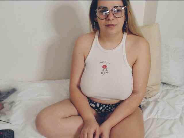 GiuliaHotXXX1 webcam