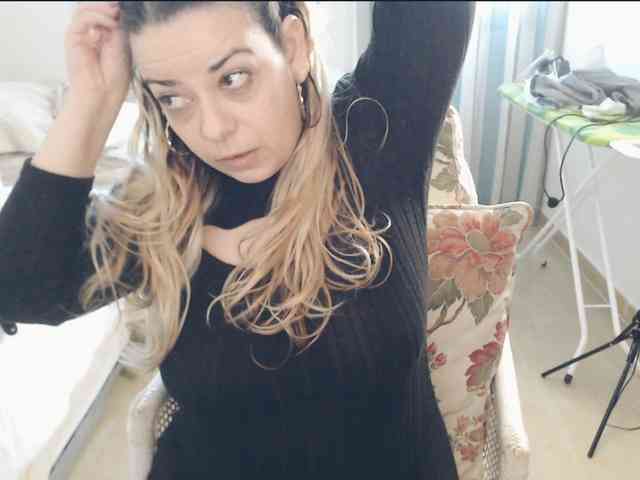 GiuliaHotXXX1 webcam