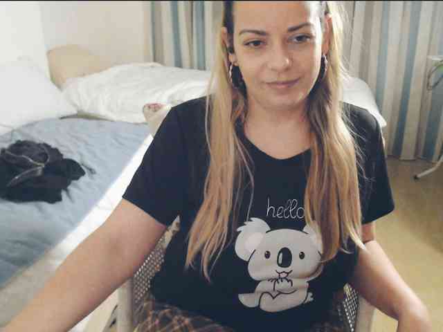 GiuliaHotXXX1 Live Webcam on BongaCams