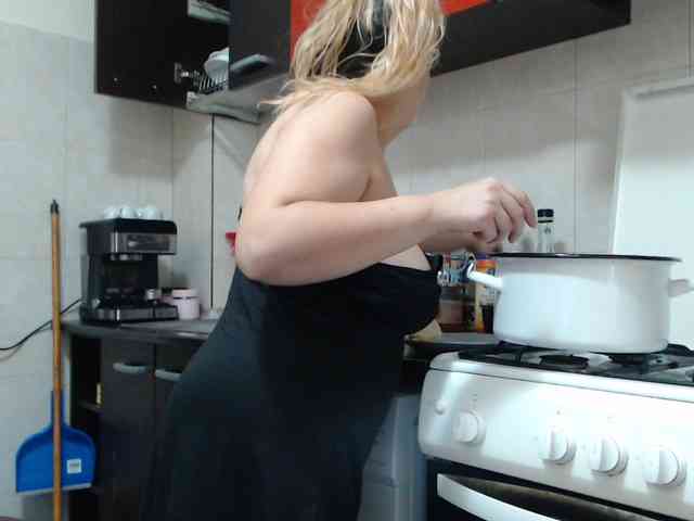GiuliaHotXXX1 webcam